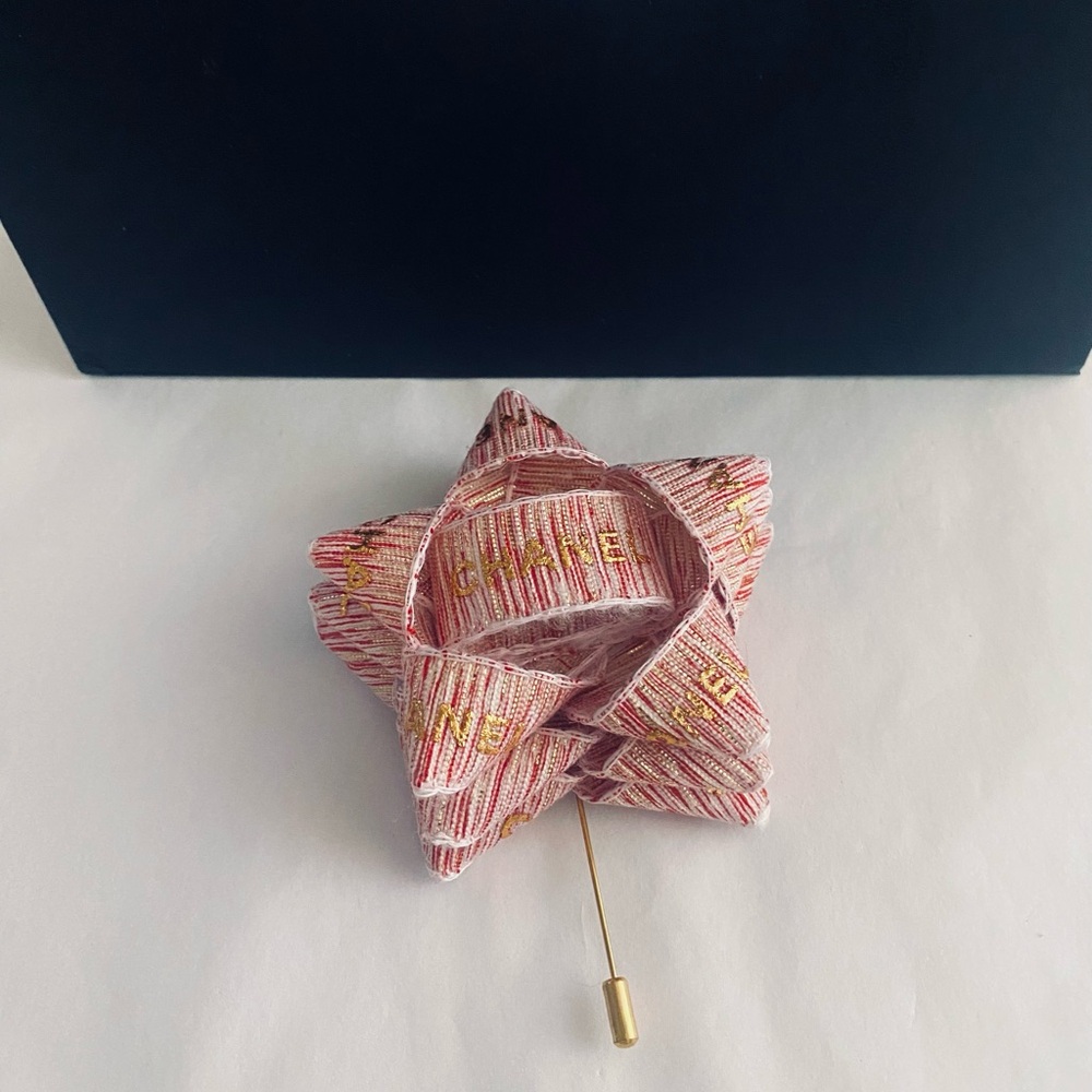 Ribbon Holiday Bow Brooch/Hat Pin